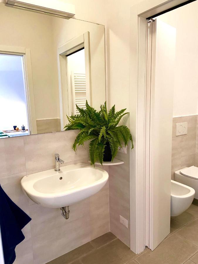The Jungle Apartment Parma Luaran gambar
